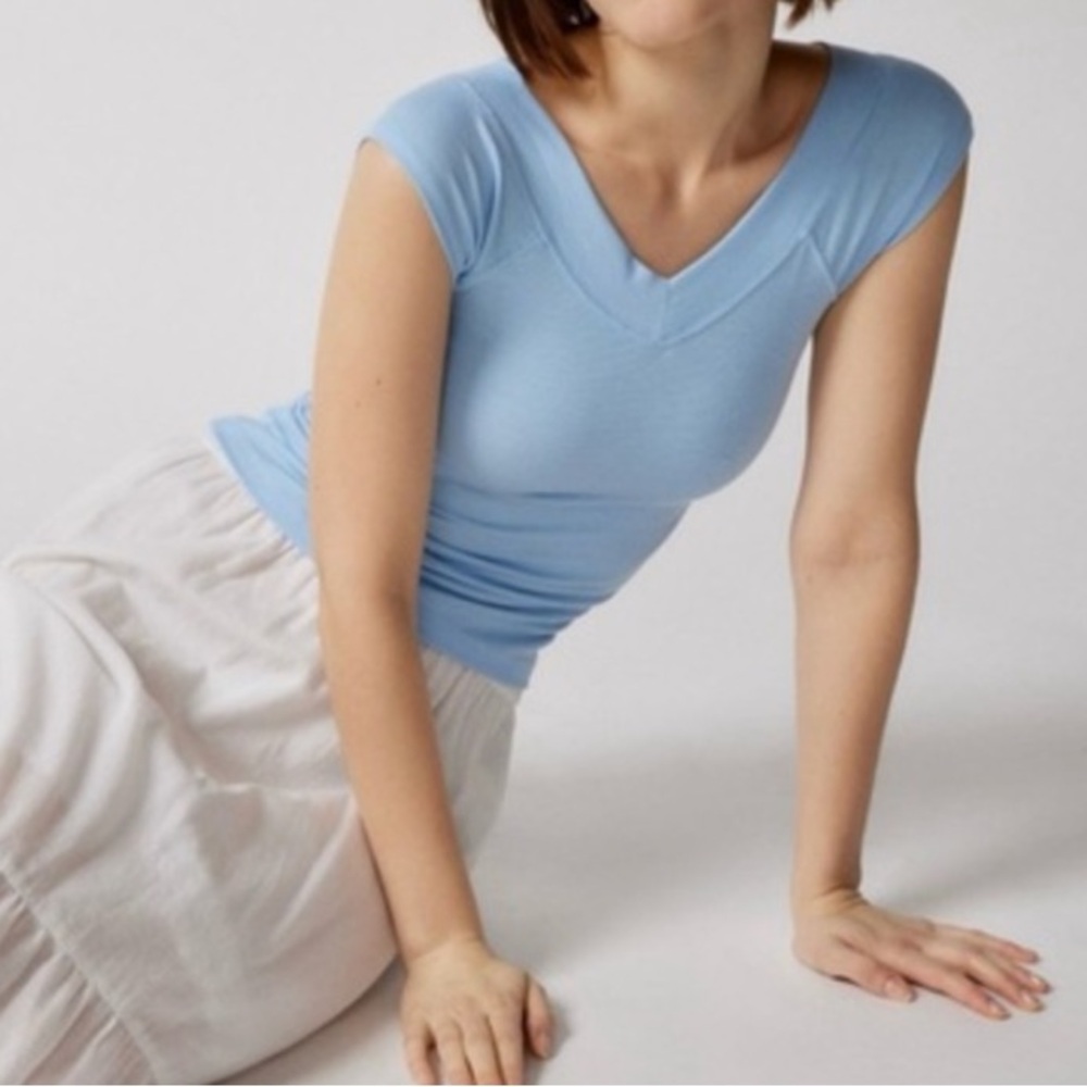 🟤NWT BDG Shannen V-Neck Top in Light Blue XL